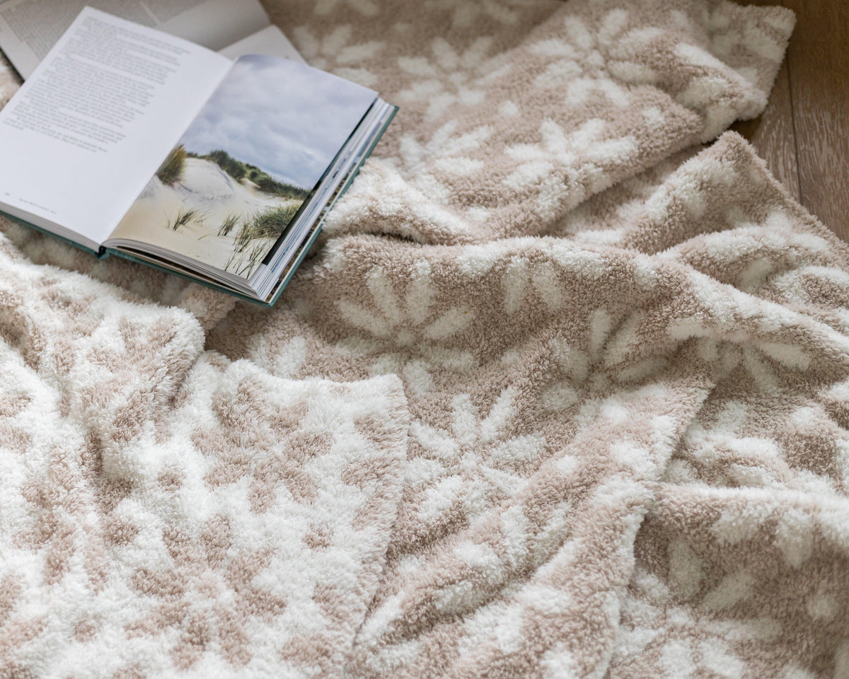 Daisy Print Blushing Beige and White Extended Throw