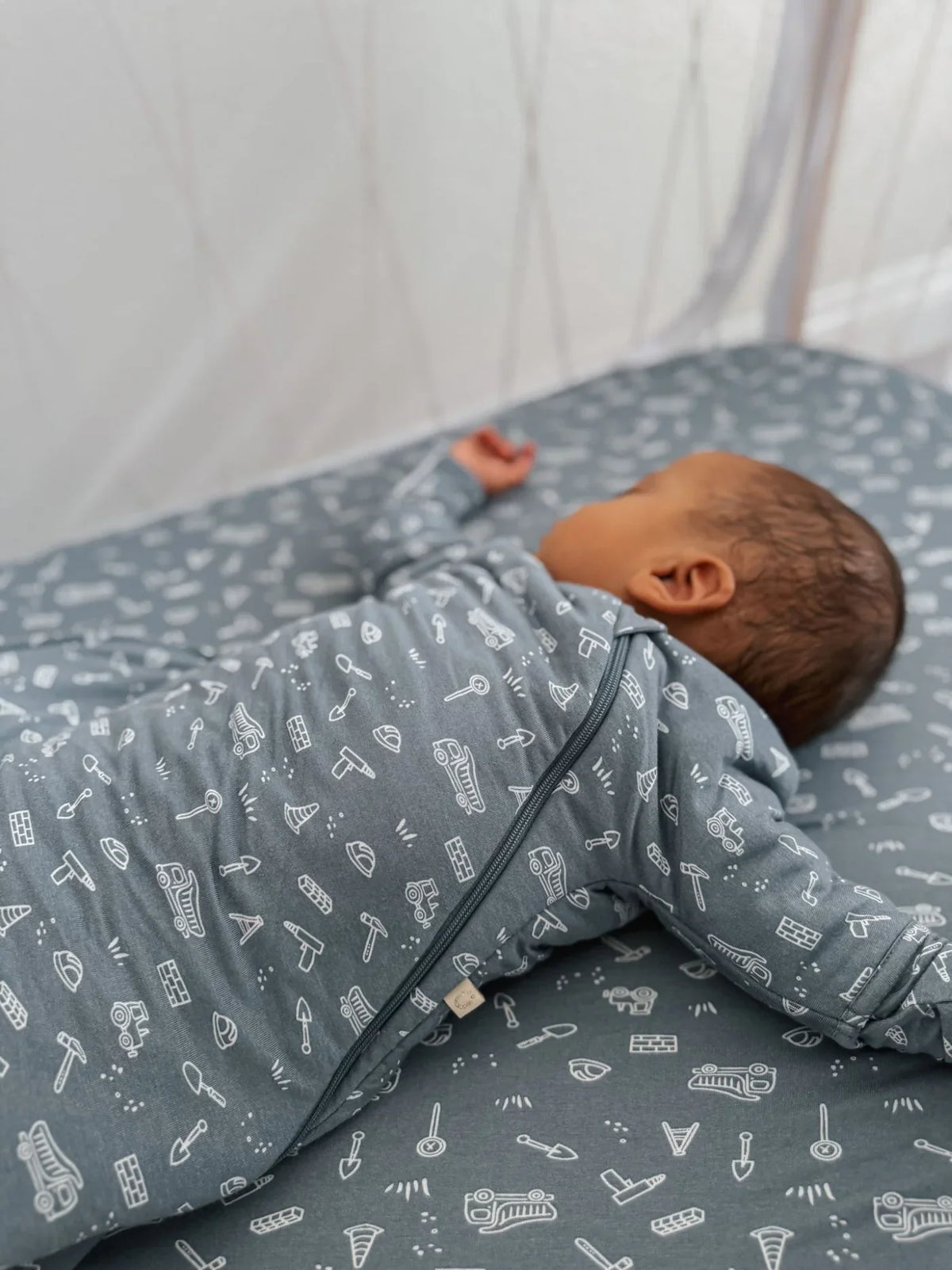 Gunamuna Bamboo Crib Sheet, Construction