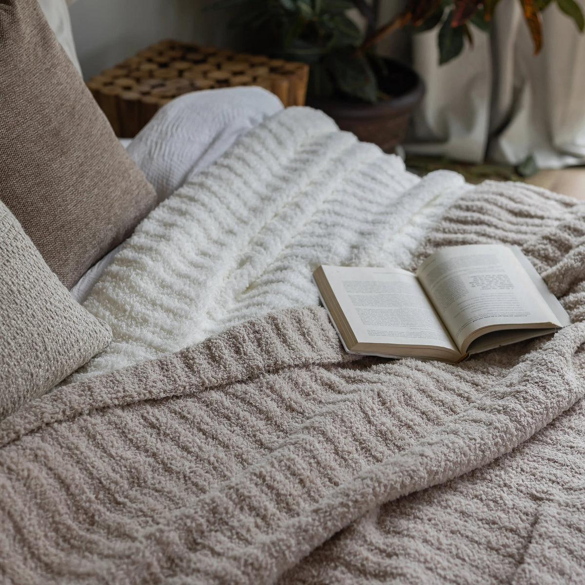 Sunset Snuggles White Ribbed King Bed Blanket, 112 x 96 in