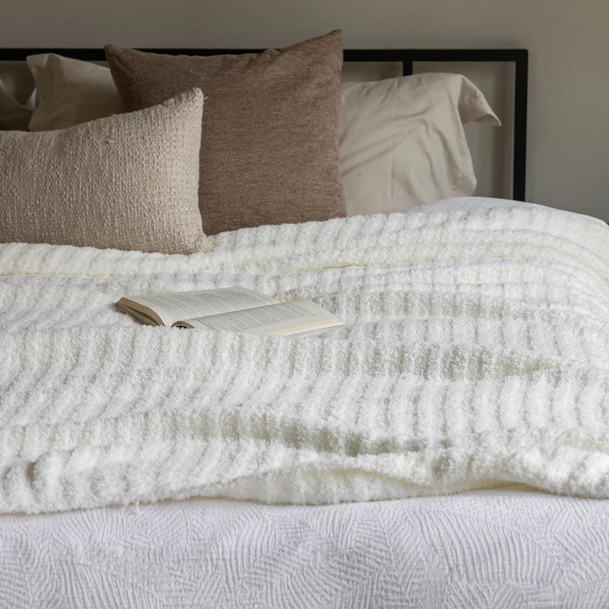 White Ribbed King Sized Bed Blanket