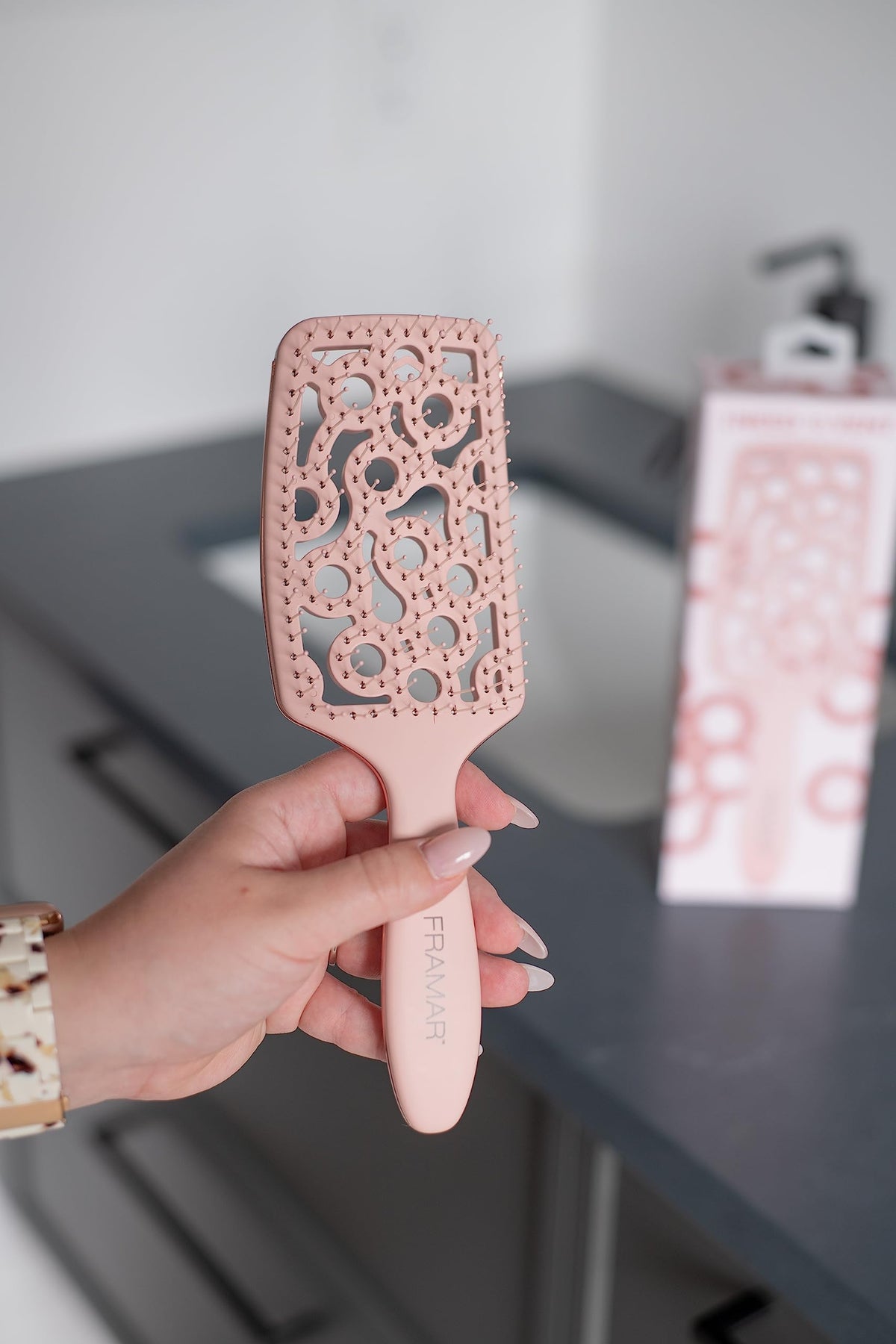 FRAMAR Vented Curved Detangling Brush, Champagne