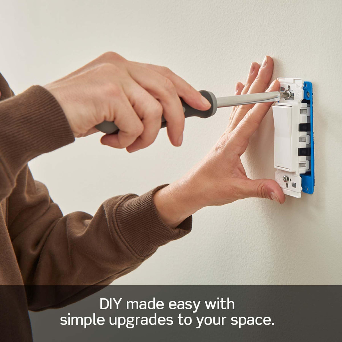 Leviton Lever Edge 15 Amp Single Pole Decora Switch, White, 10-Pack