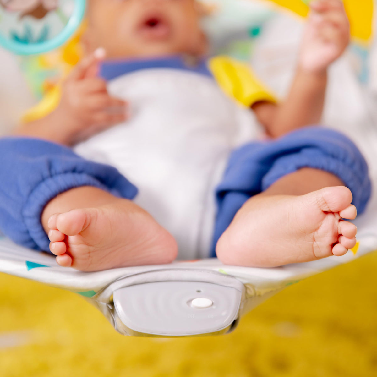 Bright Starts Soothing Vibrations Baby Bouncer, Safari Fun, 0-6 Months