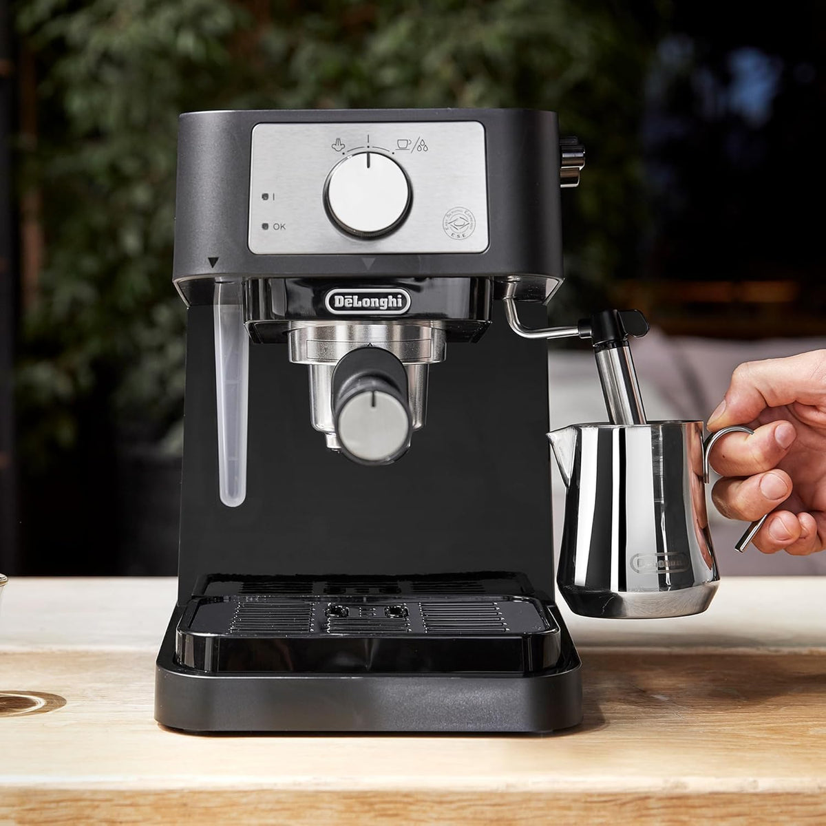 De'Longhi Stilosa Compact Manual Espresso Machine with Milk Frother