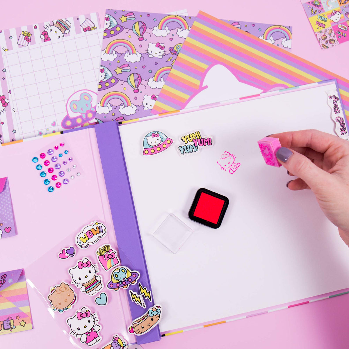 Horizon Group USA Hello Kitty All-In-One Scrapbook, 250+