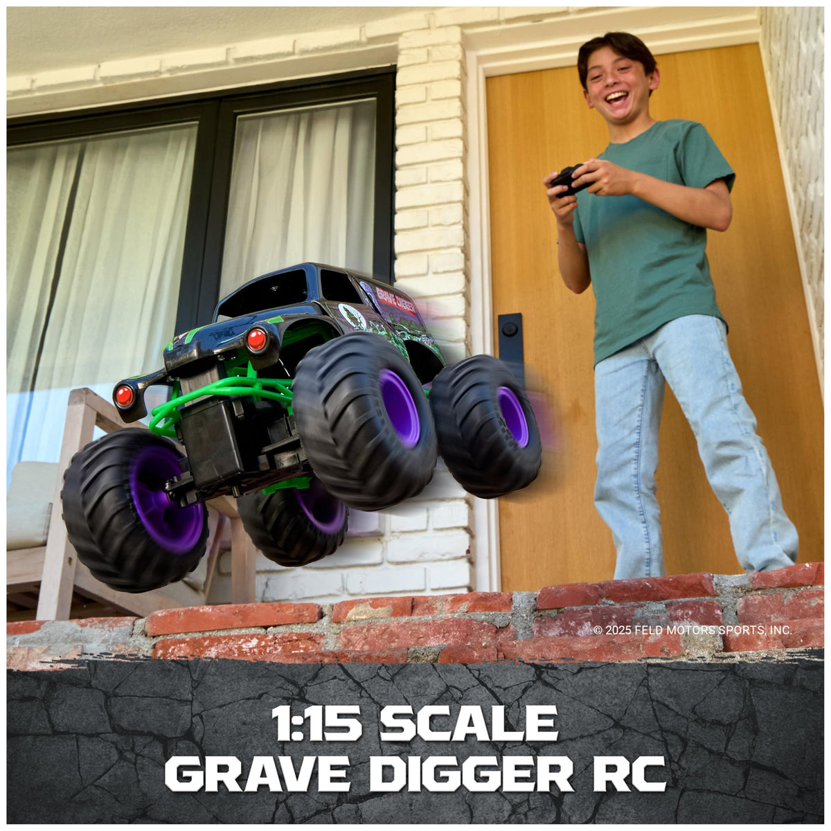 Monster Jam Smash & Bash Grave Digger RC Truck, 1:15 Scale