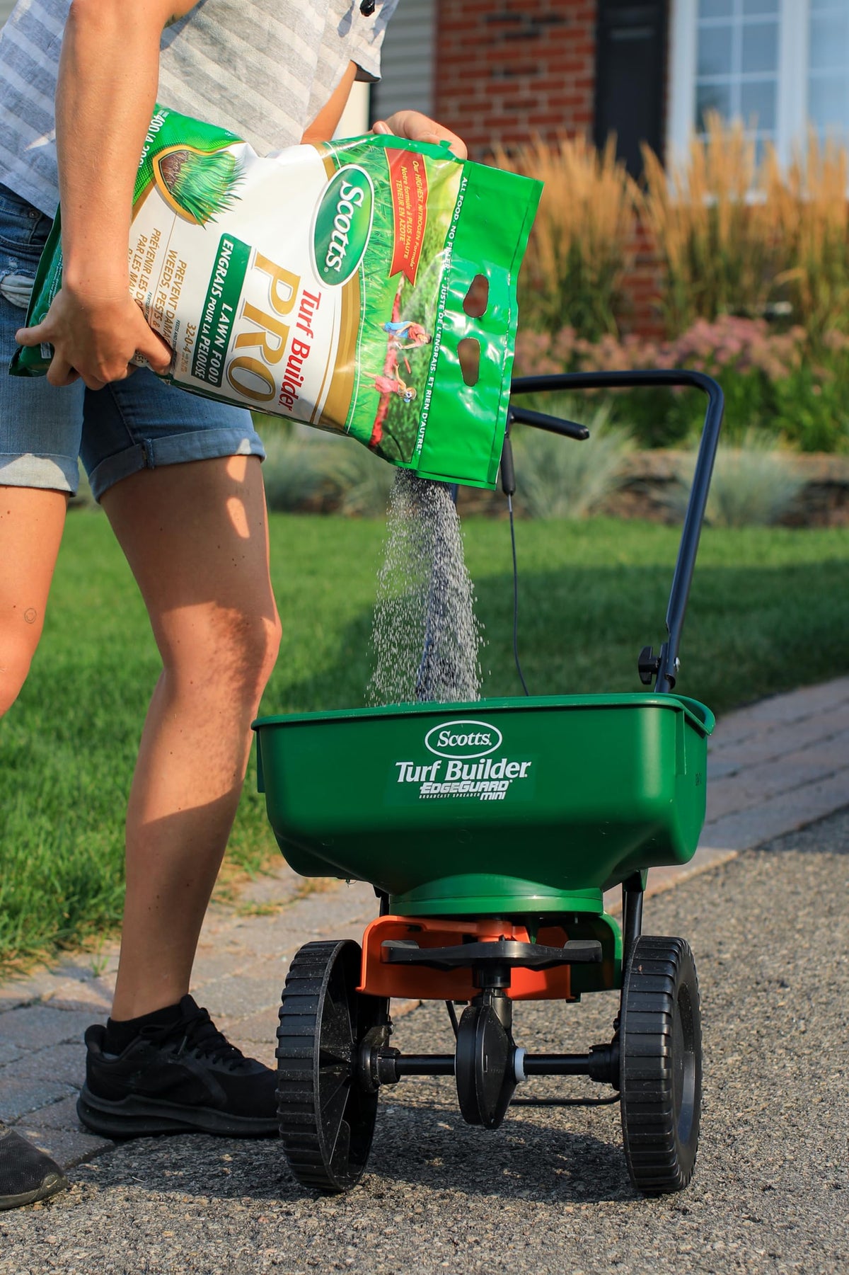 Scotts Turf Builder Pro Lawn Food 32-0-4, 5.2 kg