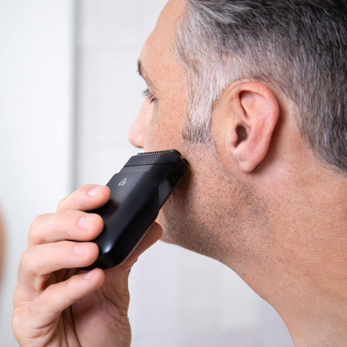 Manscaped The Handyman Men's Compact Foil Face Shaver, USB-C