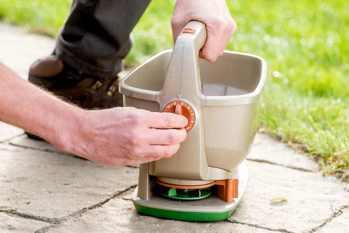 Scotts Wizz Year-Round Spreader, Battery Powered, Handheld
