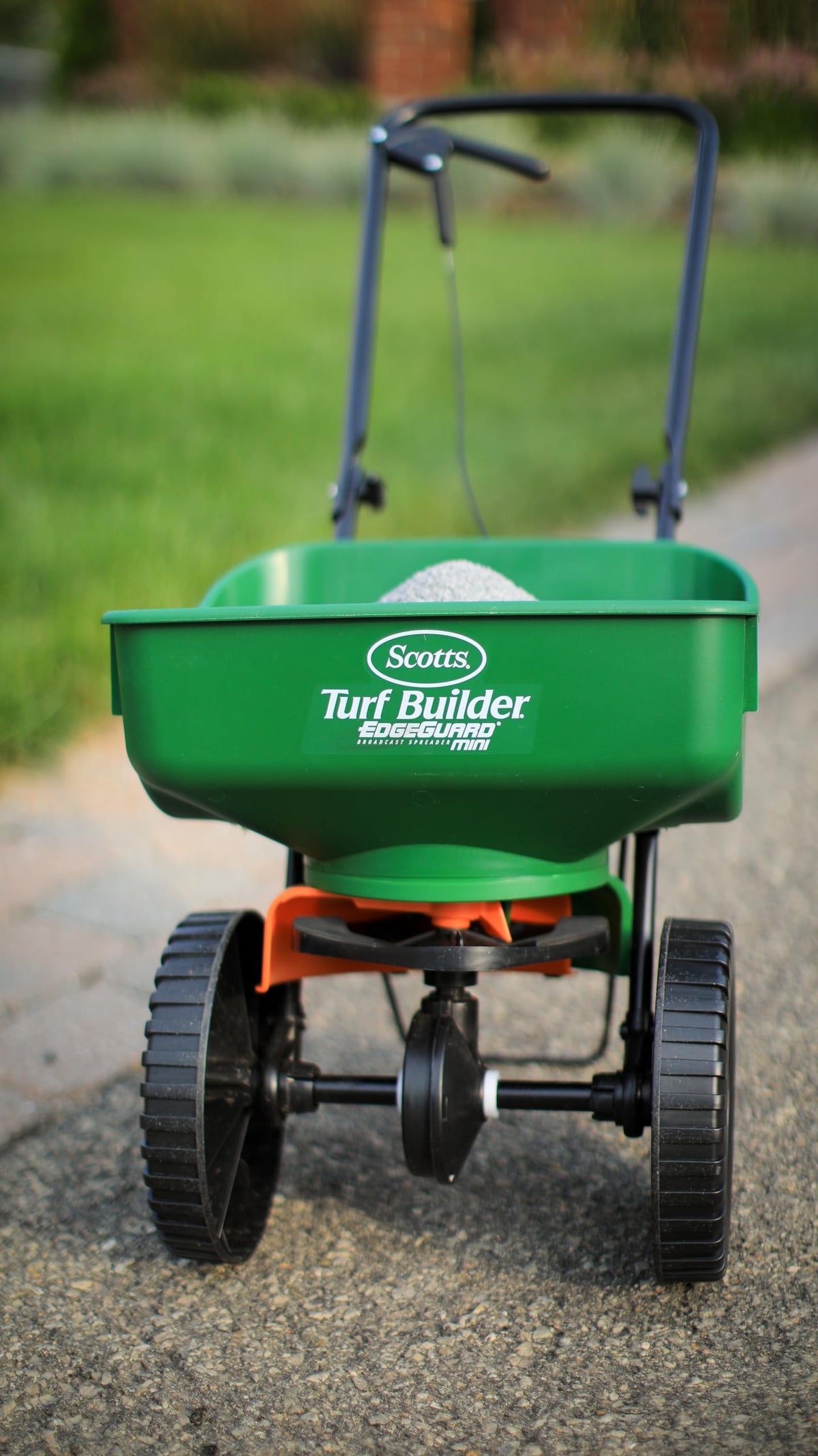 Scotts Turf Builder Pro Lawn Food 32-0-4, 5.2 kg