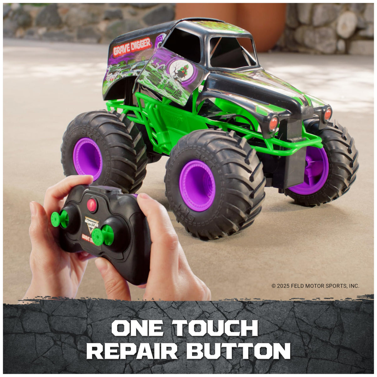 Monster Jam Smash & Bash Grave Digger RC Truck, 1:15 Scale