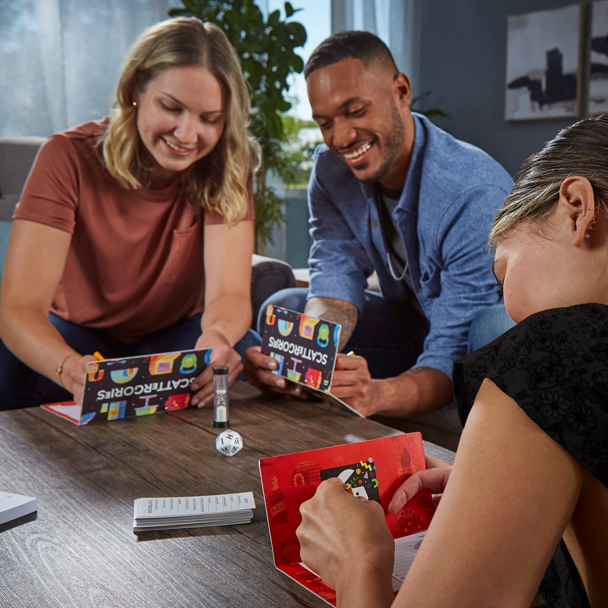 Scattergories Classic Game, English & French, Ages 13+