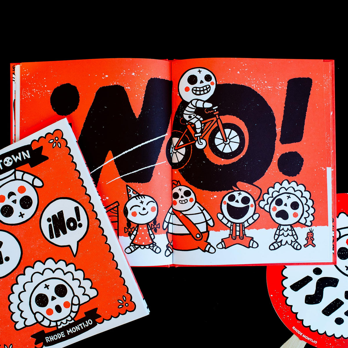 Skeletown Sí ¡No!: A Funny Friendship Story, Ages 4-8