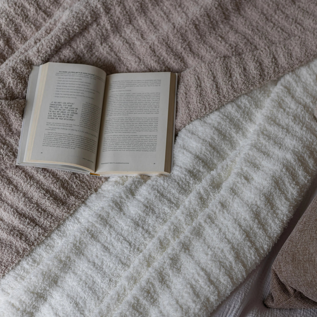Sunset Snuggles White Ribbed King Bed Blanket, 112 x 96 in