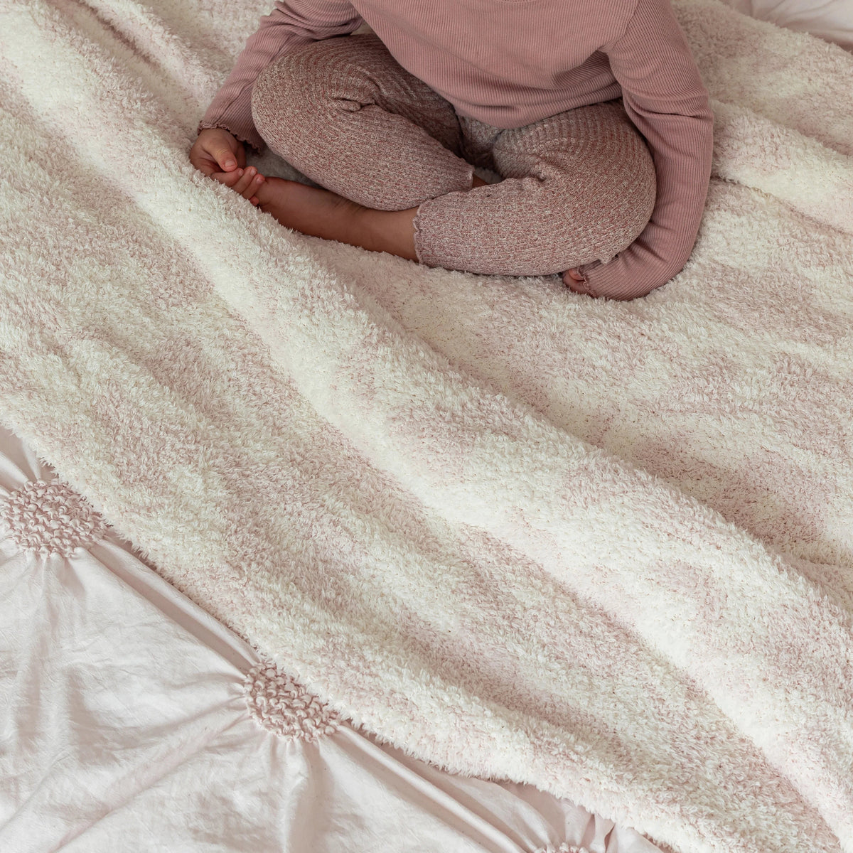 Sunset Snuggles Primrose Pink Vintage Floral Throw, 54 x 76 in